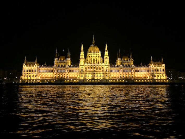 Tre giorni a Budapest - Vista del Parlamento dalla crociera (Ph. by Sara Pasino)