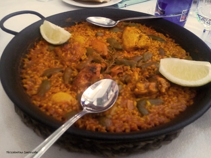 What to do in Valencia - Paella valenciana